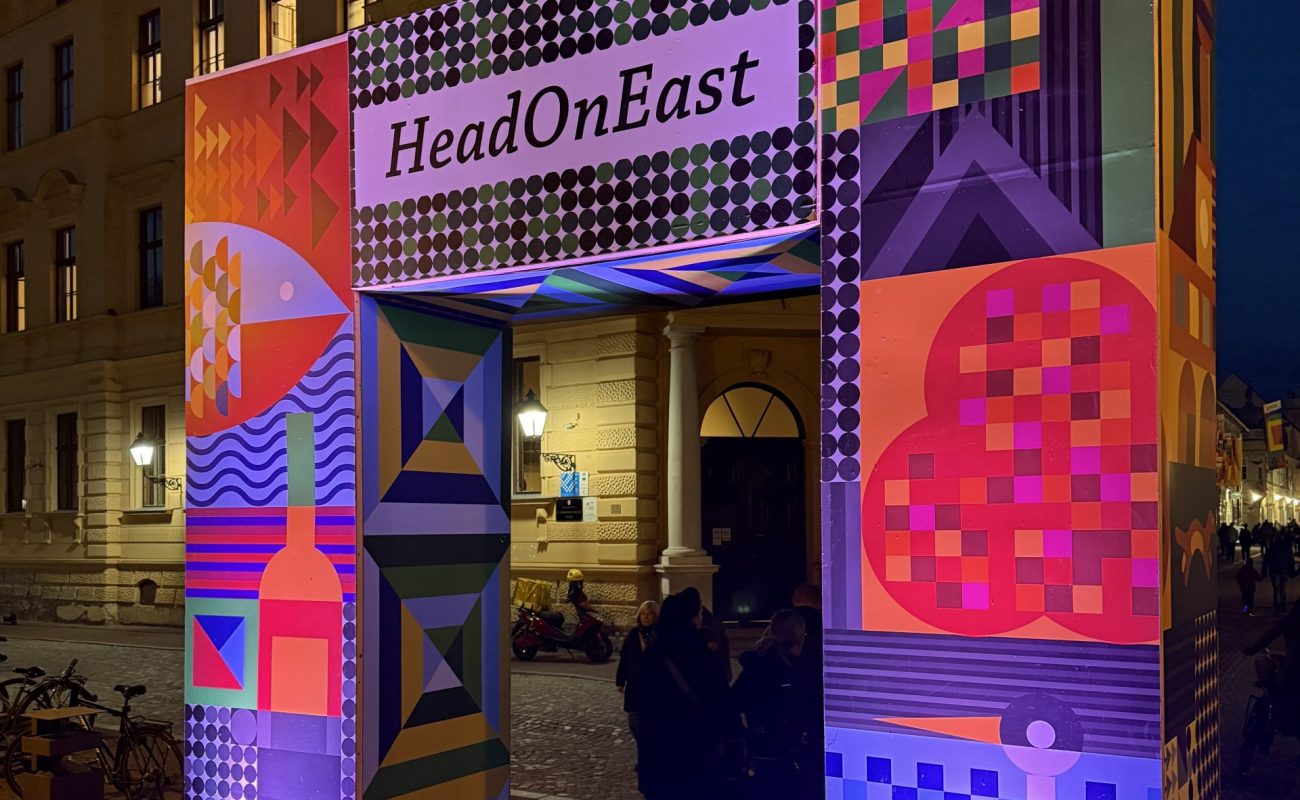 HEADONEAST 2025.